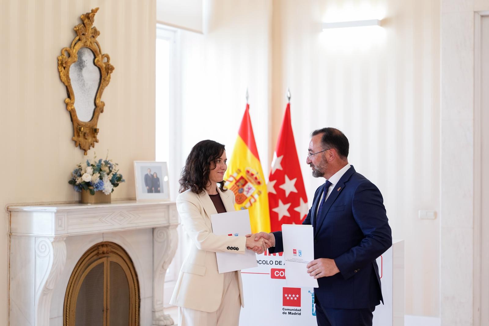 Ponemos en valor el histórico protocolo firmado con la Comunidad de Madrid y lo acercamos a los vecinos en una mesa informativa este domingo